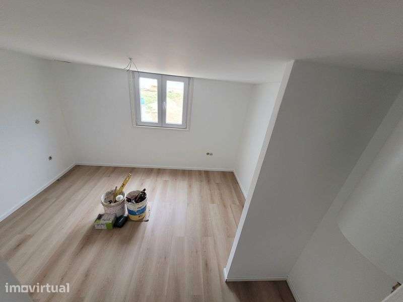 Aluguer T 2 em remodelação com entrada em Julho - Grande imagem: 3/4