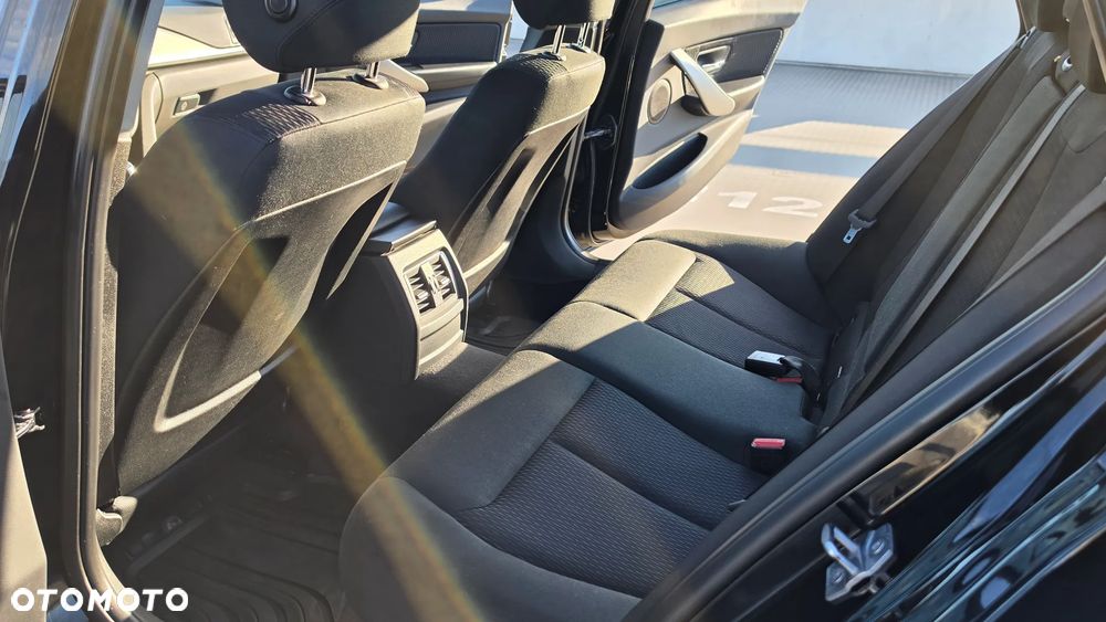 BMW Seria 3 320d - 17