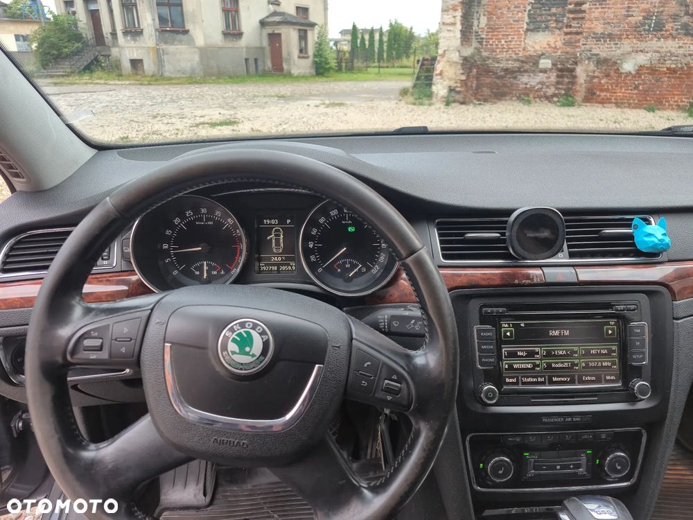 Skoda Superb 2.0 TDI Elegance DSG - 9
