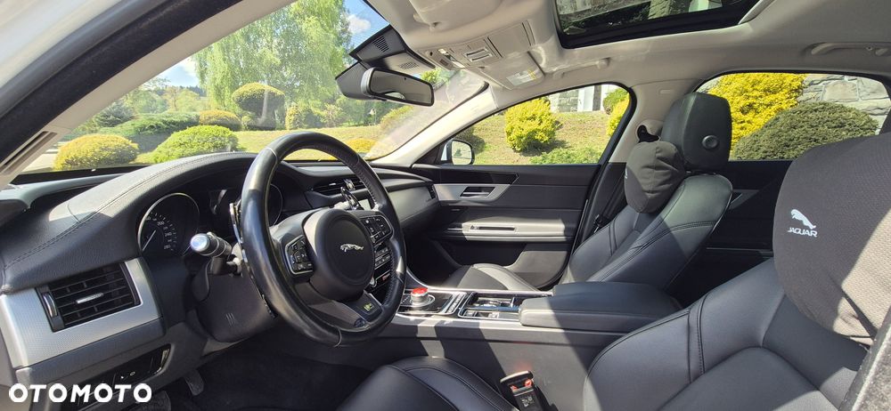 Jaguar XF 3.0 V6 AWD R-Sport - 26