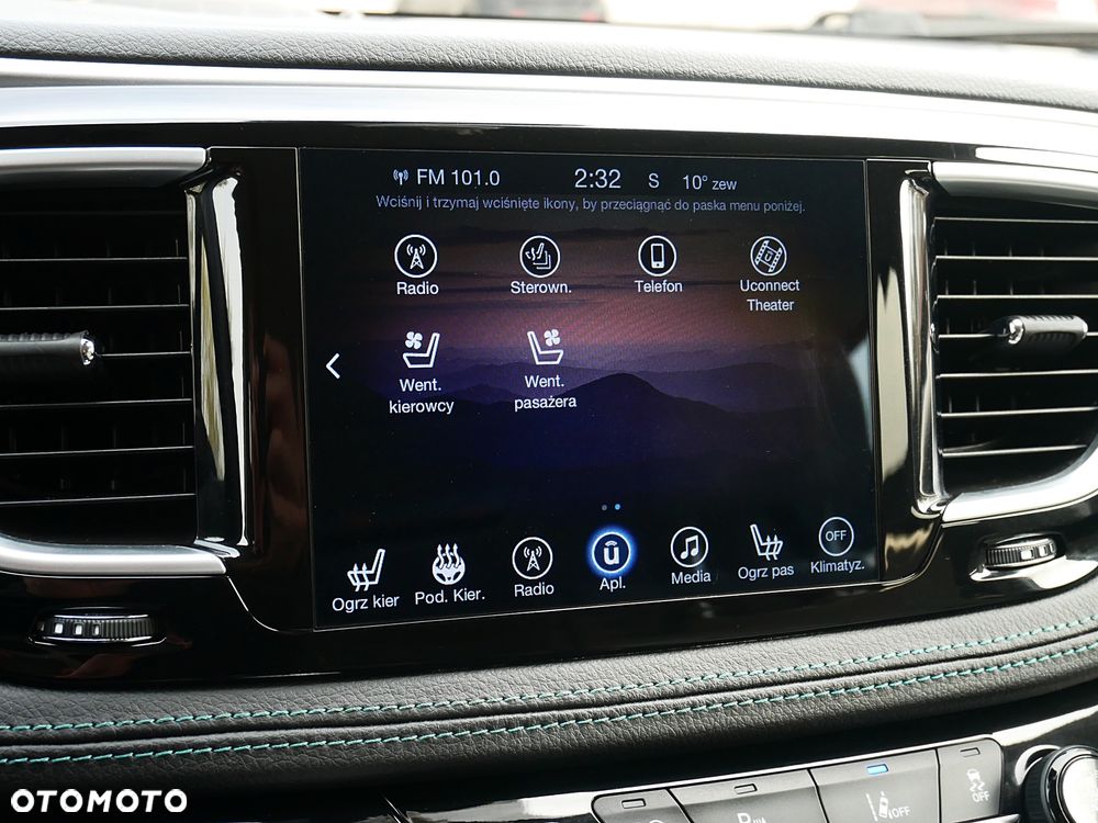 Chrysler Pacifica - 16