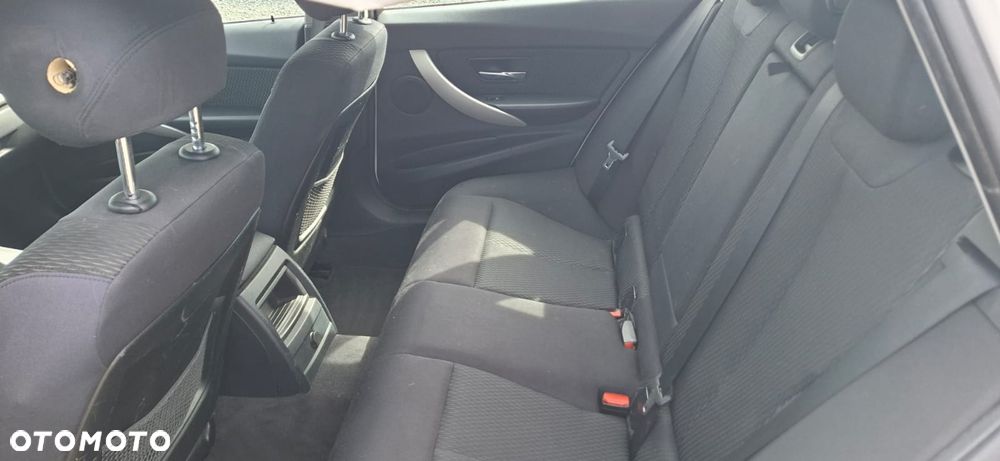 BMW Seria 3 320d xDrive - 14