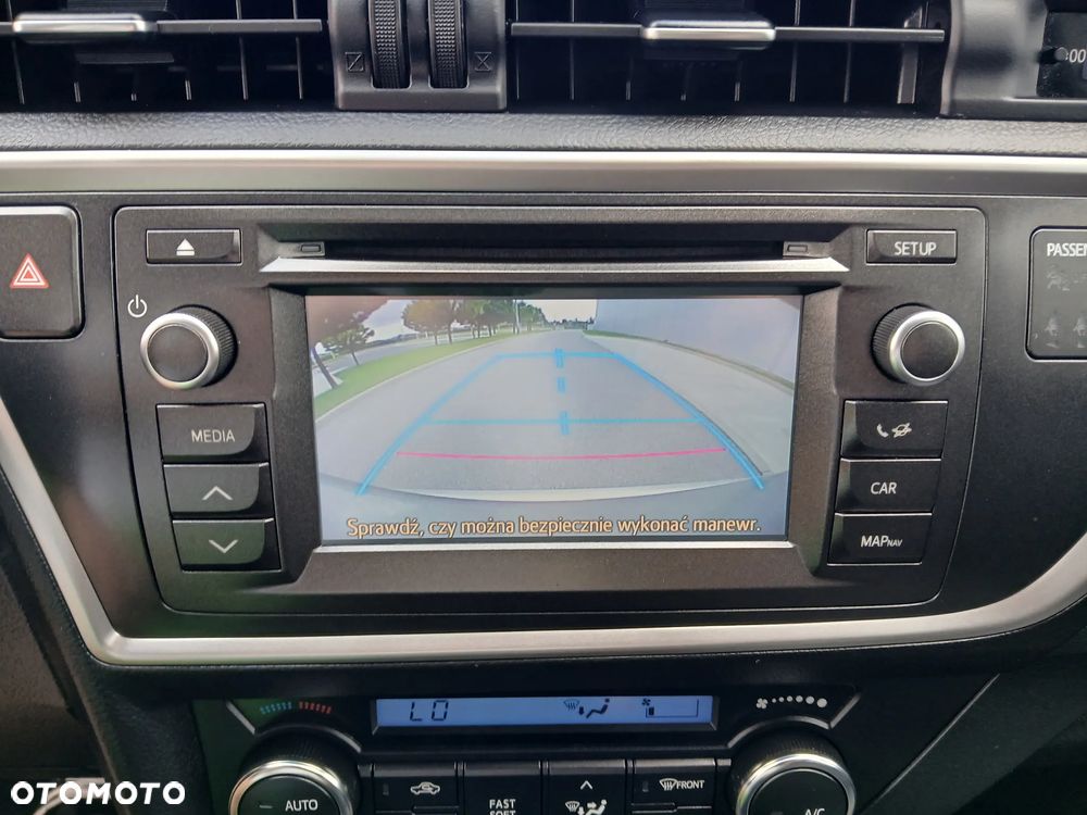 Toyota Auris 1.8 HSD Luna - 19