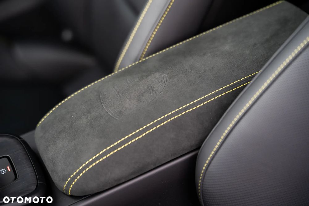 Porsche 911 Carrera T-Hybrid 4 GTS - 23