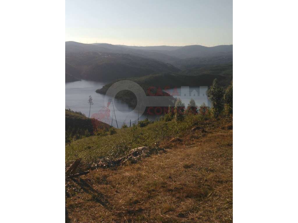 Terreno com vistas privilegiadas para a barragem de Santa Luzia - Grande imagem: 4/6