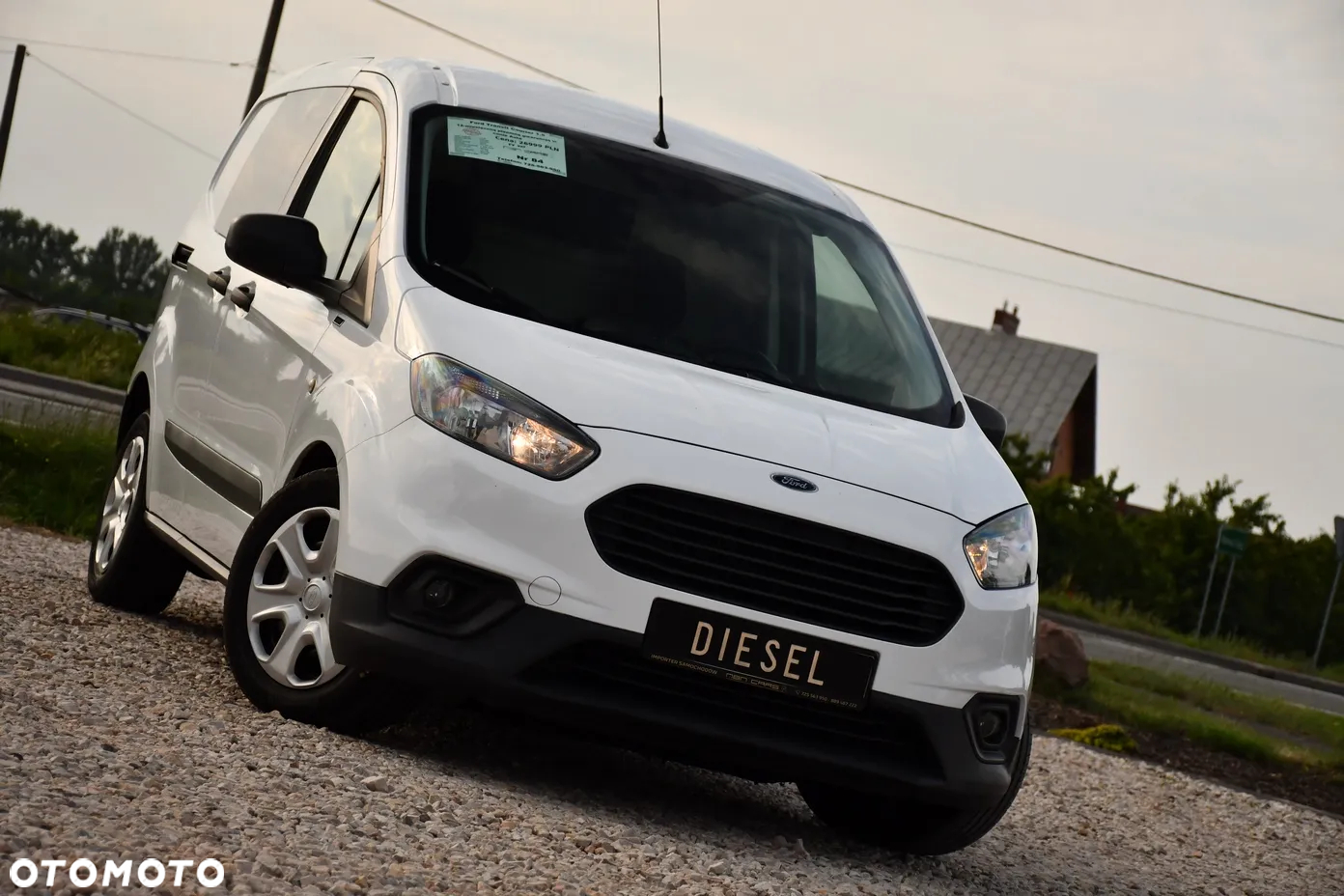 Ford Transit Courier - 10