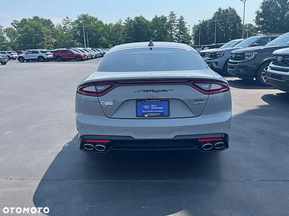 Kia Stinger - 4