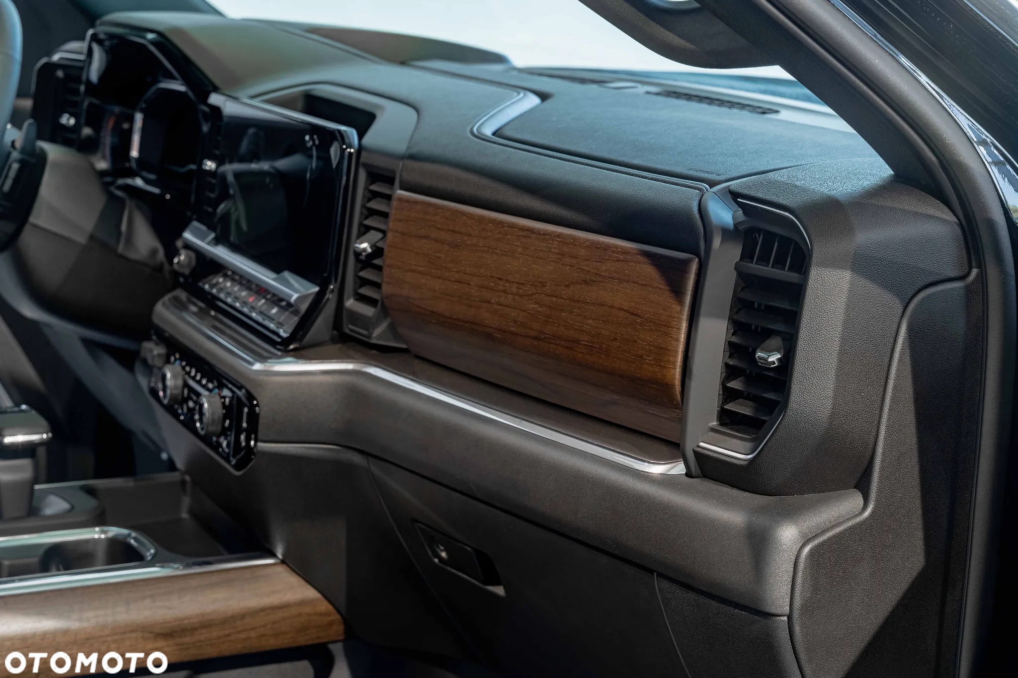 Chevrolet Silverado - 33