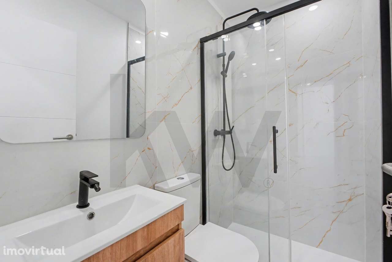 Moradia T2 Totalmente Renovada - 2ª Linha de Rio Douro (Vila Nova de G - Grande imagem: 2/28