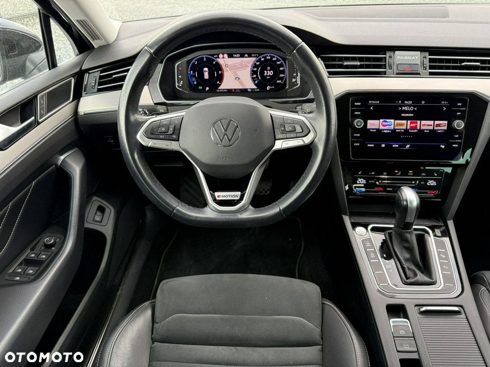 Volkswagen Passat Variant 2.0 TDI 4Mot Elegance DSG - 5
