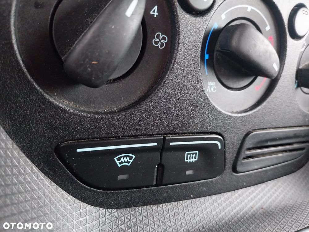 Ford Tourneo Connect - 12