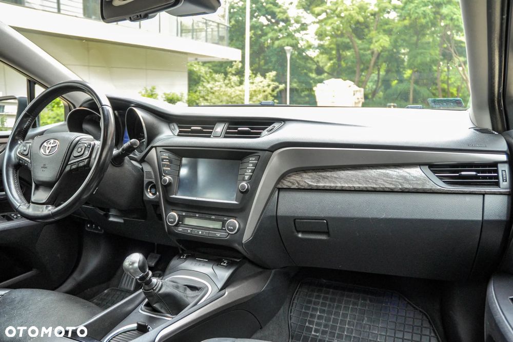 Toyota Avensis 2.0 D-4D Premium - 11