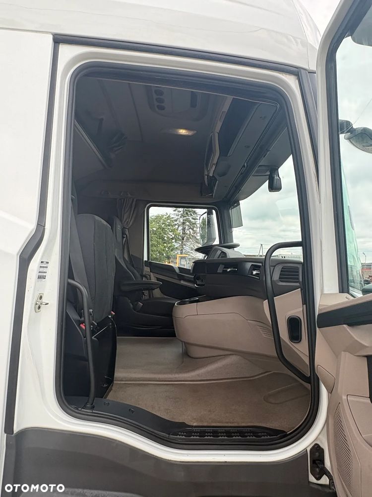 DAF XG - 18