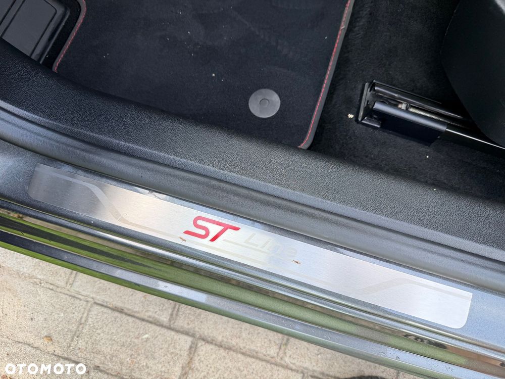 Ford Focus 1.5 EcoBlue Start-Stopp-System ST-LINE - 23