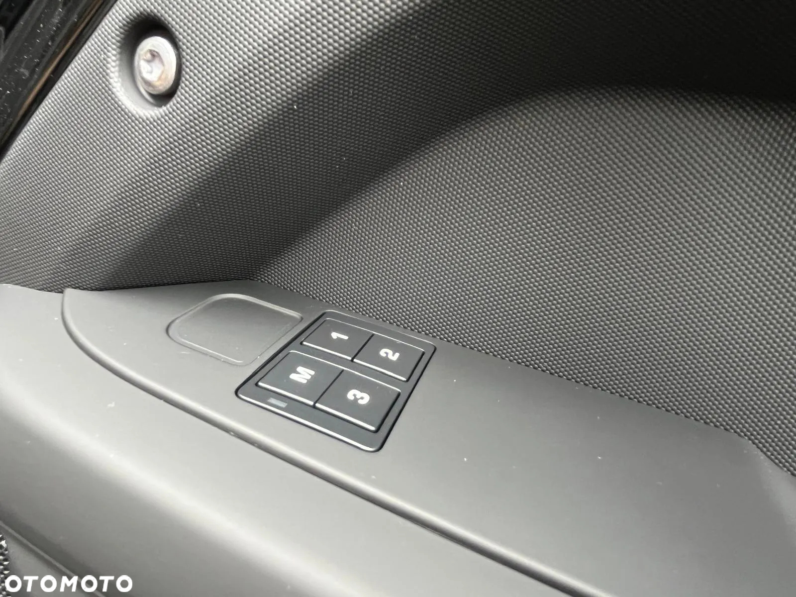 Land Rover Defender - 10