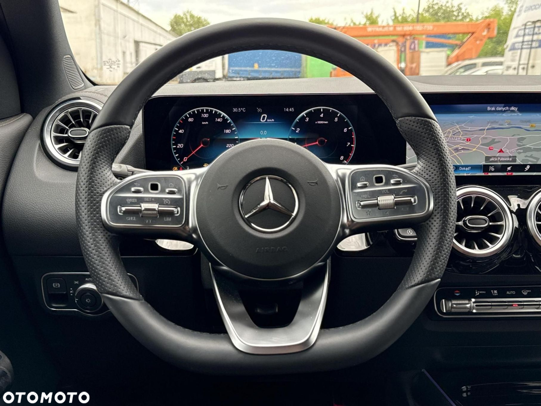 Mercedes-Benz GLA - 21