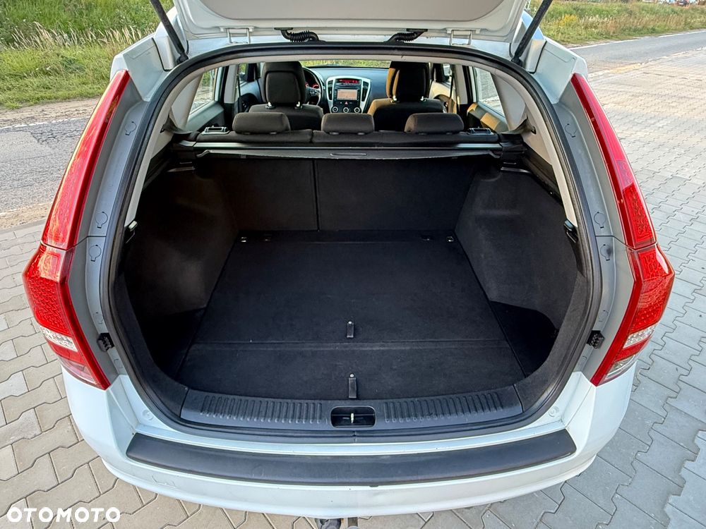 Kia Ceed - 31