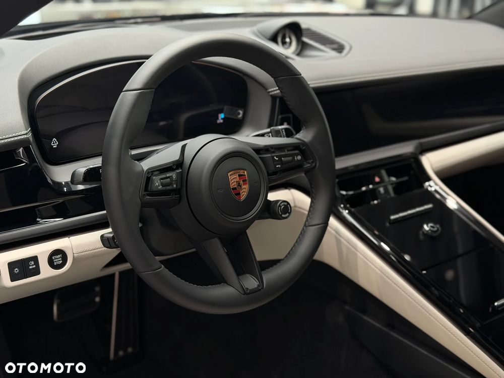 Porsche Panamera - 25