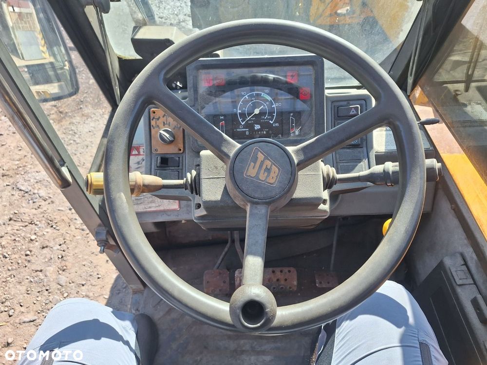 JCB 525-67 4X4 - 13
