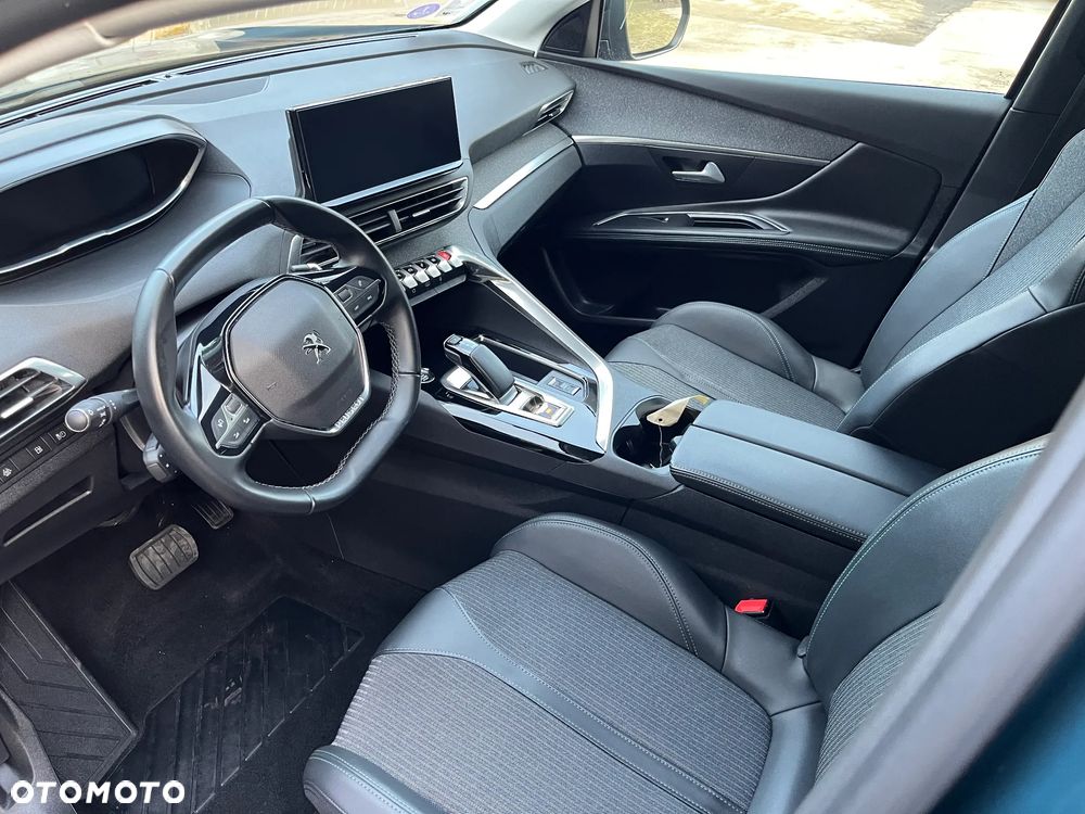 Peugeot 3008 1.6 PureTech HYbrid Allure S&S EAT8 - 17