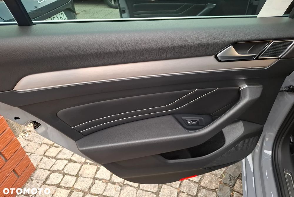 Volkswagen Passat Variant 1.5 TSI EVO Elegance DSG - 31
