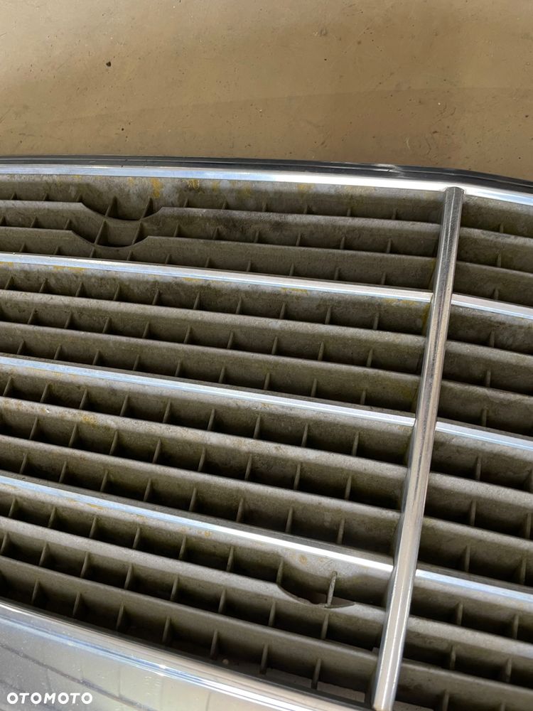 MERCEDES 124 maska Grill atrapa drzwi - 11