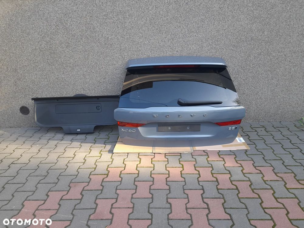 Klapa bagażnika kolor 728 volvo xc60 II 2023R - 2