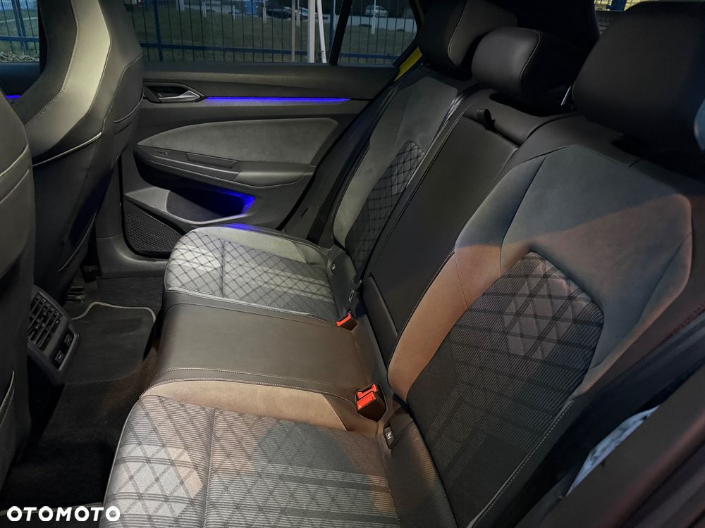 Volkswagen Golf 1.5 eTSI OPF DSG R-Line - 25