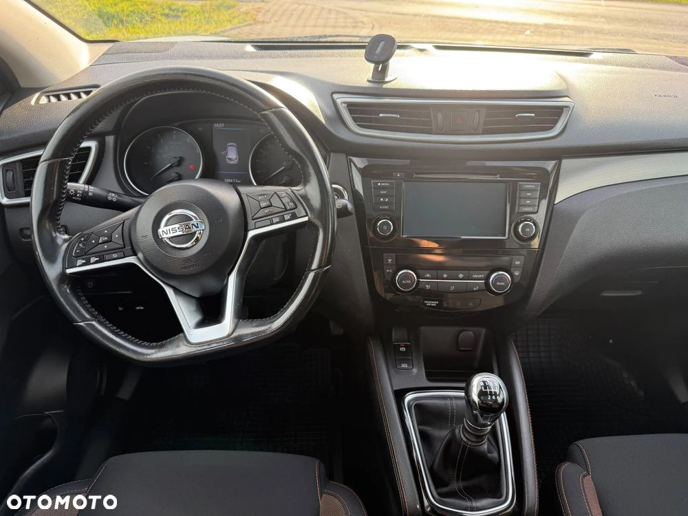Nissan Qashqai 1.3 DIG-T N-WAY - 17