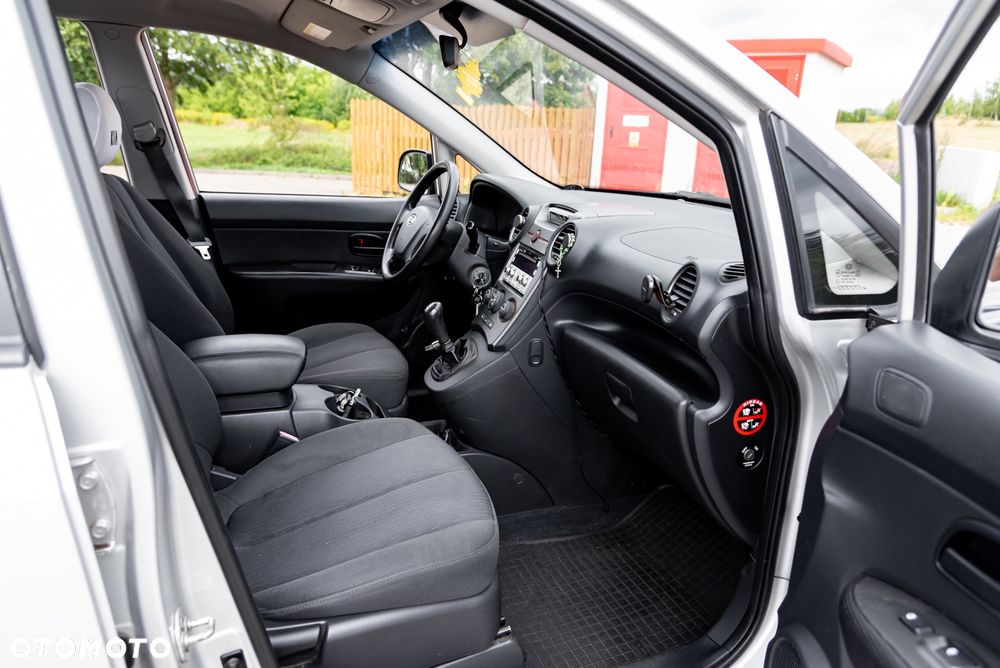 Kia Carens 2.0 EX - 23