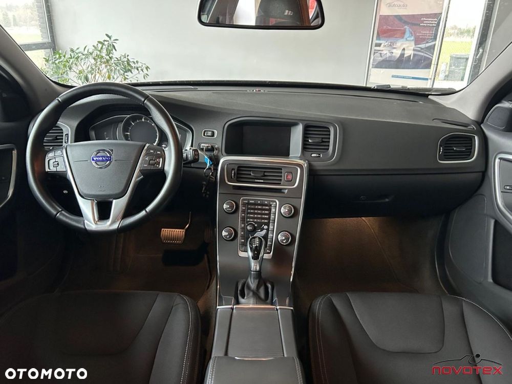 Volvo V60 Cross Country - 11