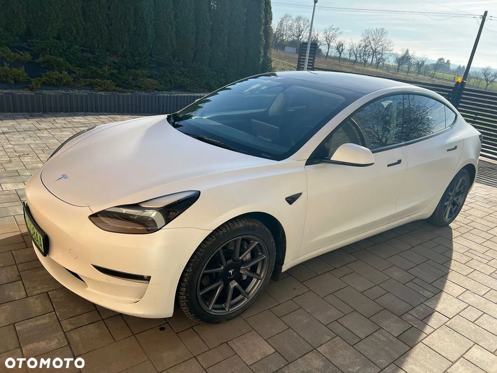 Tesla Model 3 - 1