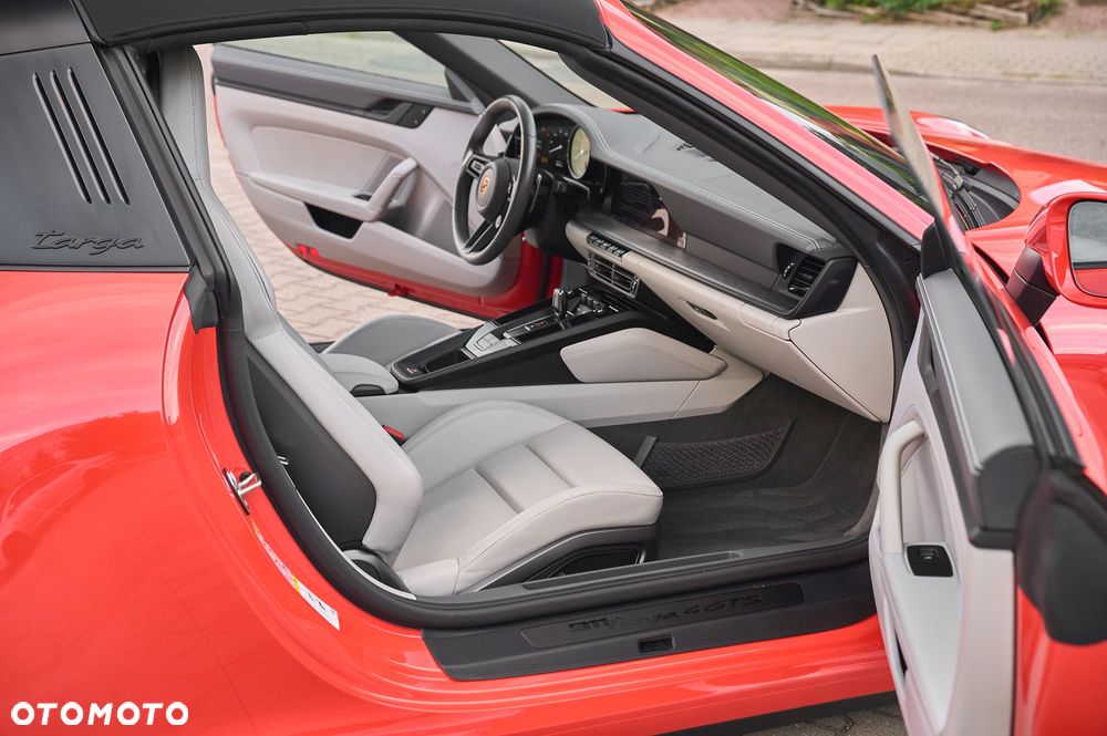 Porsche 911 Targa 4 GTS - 18