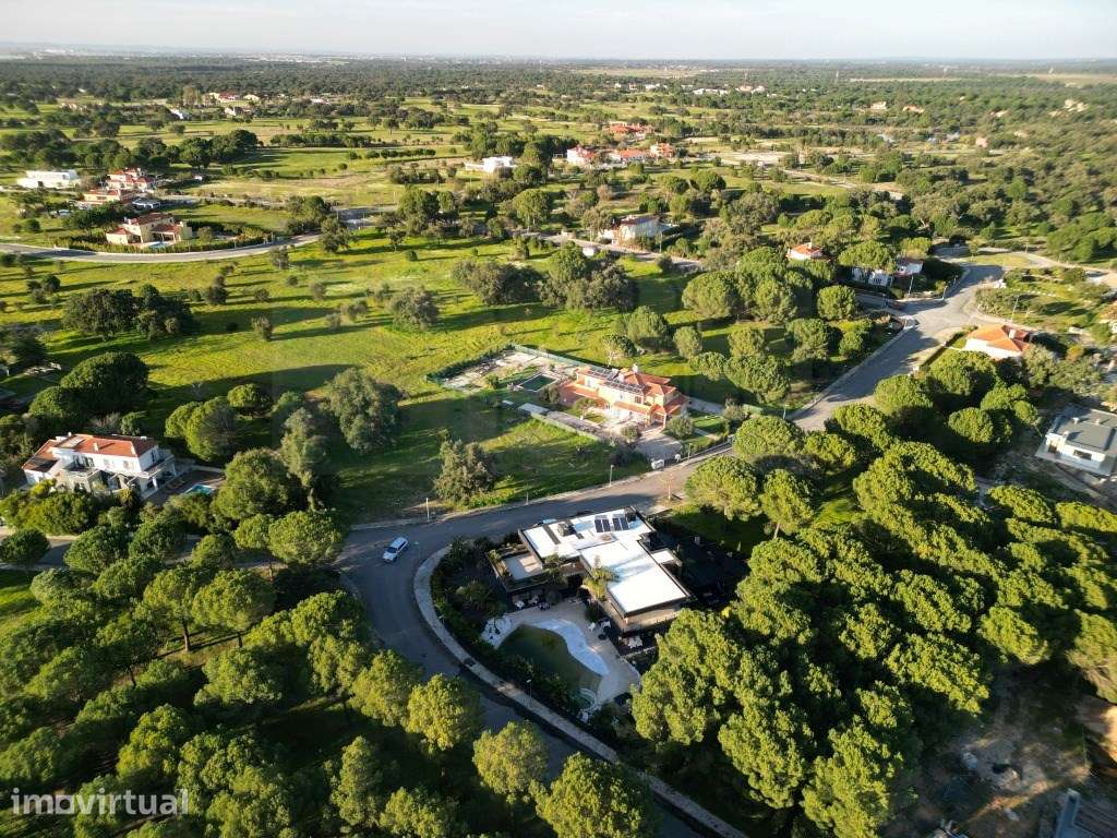 Magnifica moradia T4 com piscina na Urbanização Aroeira, em Santo E... - Grande imagem: 2/60