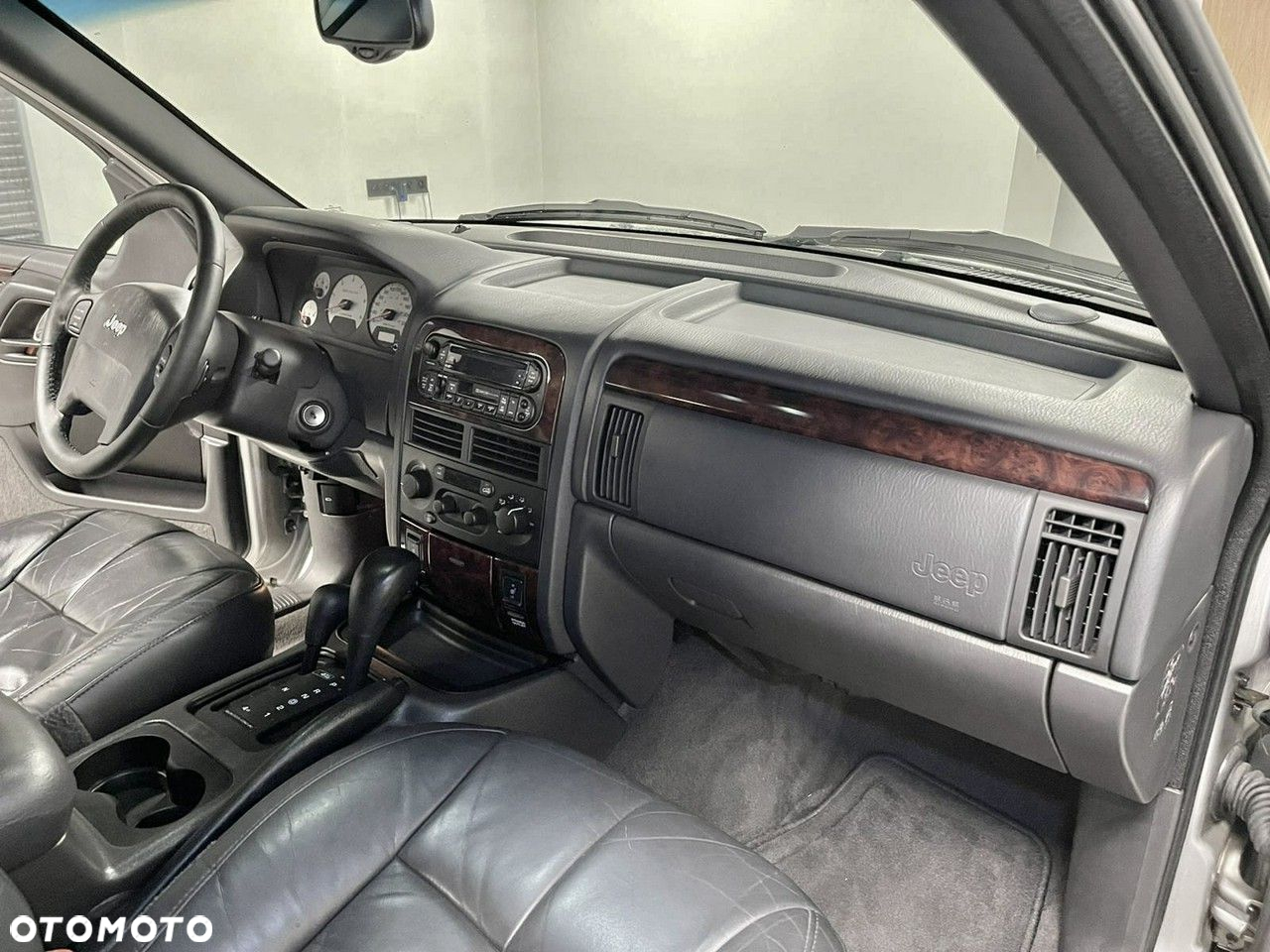 Jeep Grand Cherokee - 36