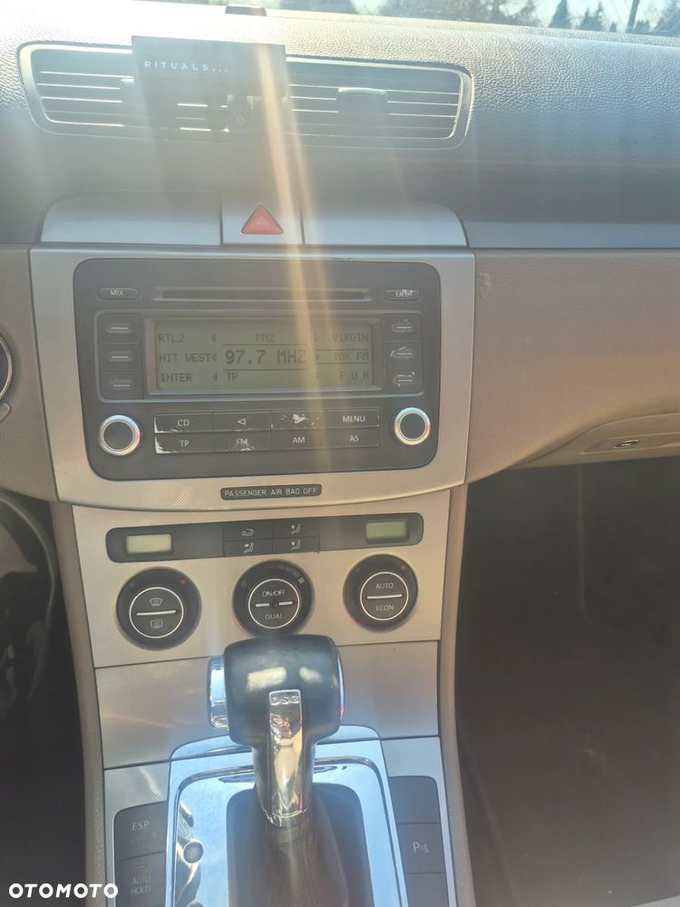 Volkswagen Passat 2.0 TDI Trendline DSG - 13