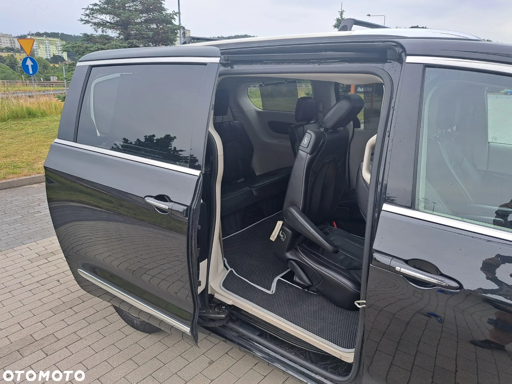 Chrysler Pacifica - 9