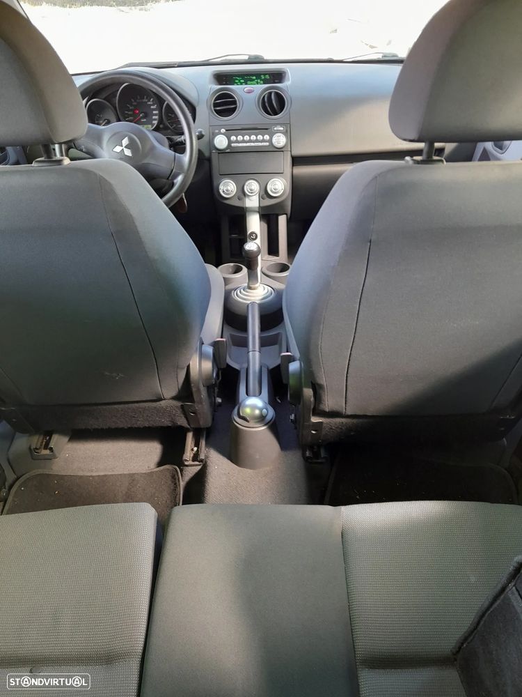 Mitsubishi Colt 1.1 Inform — fotografia 10