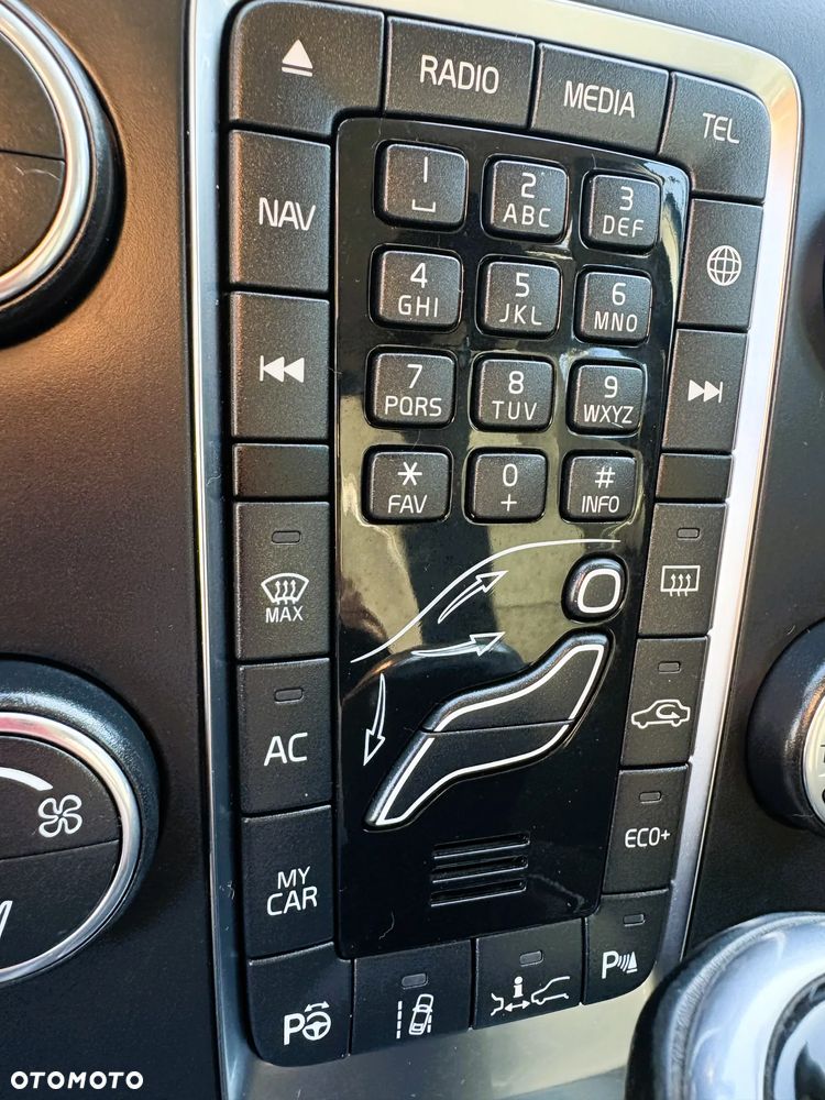 Volvo V40 D4 Geartronic RDesign - 25