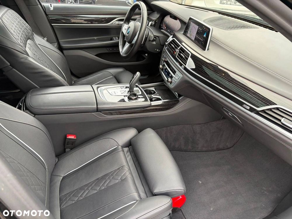 BMW Seria 7 750i xDrive sport - 14