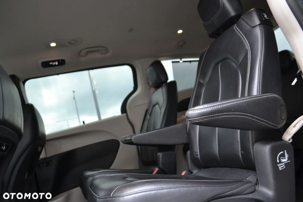 Chrysler Pacifica - 20