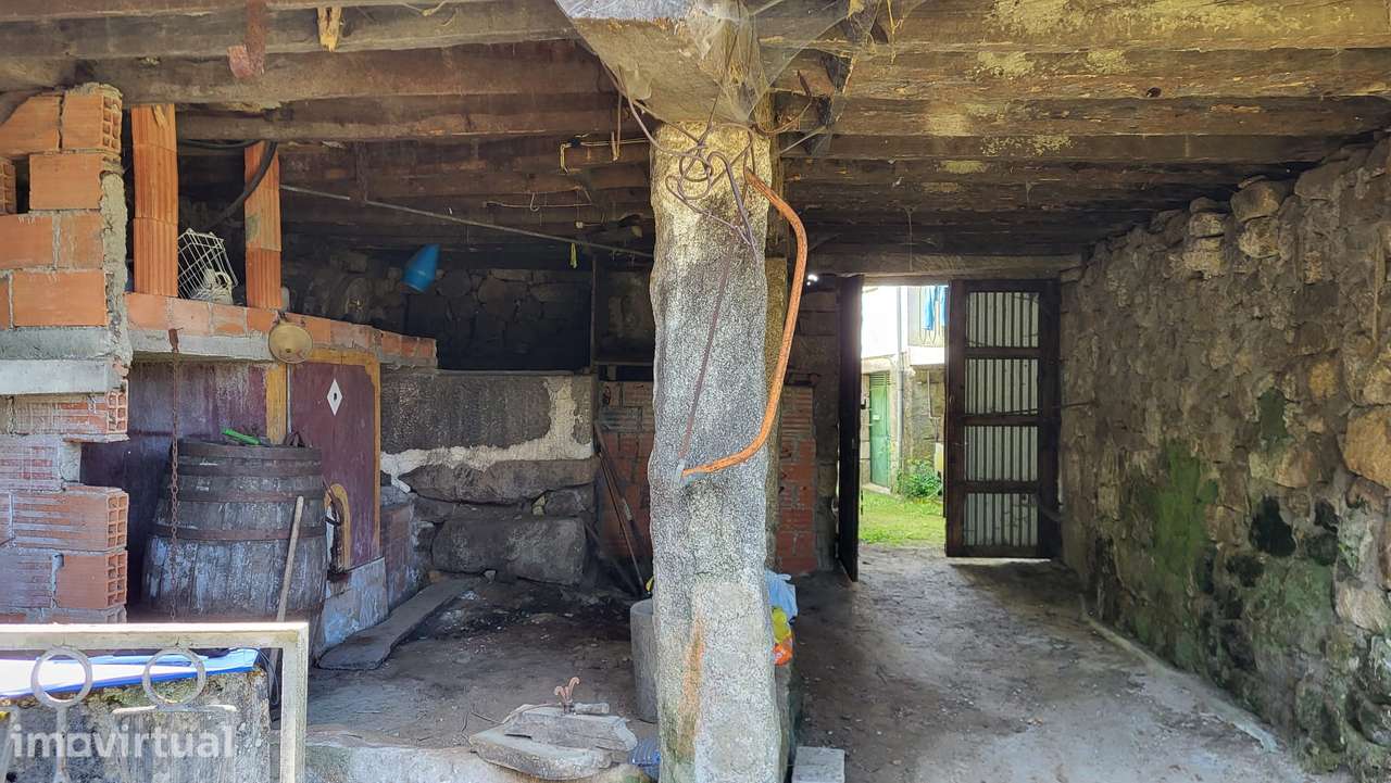 Moradia T3 em pedra para restauro total com lagar antigo. - Grande imagem: 5/23