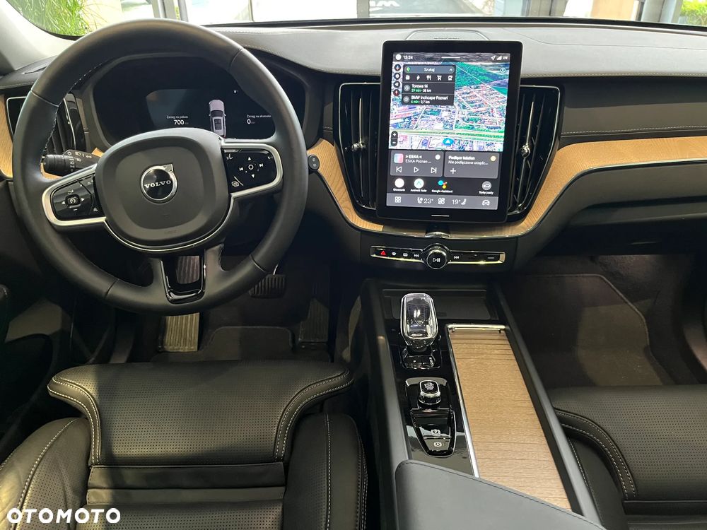 Volvo XC 60 T6 Plug-In Hybrid AWD Ultra Dark - 10