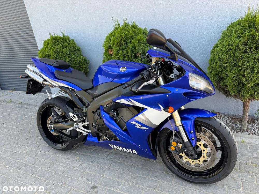 Yamaha R1 - 3