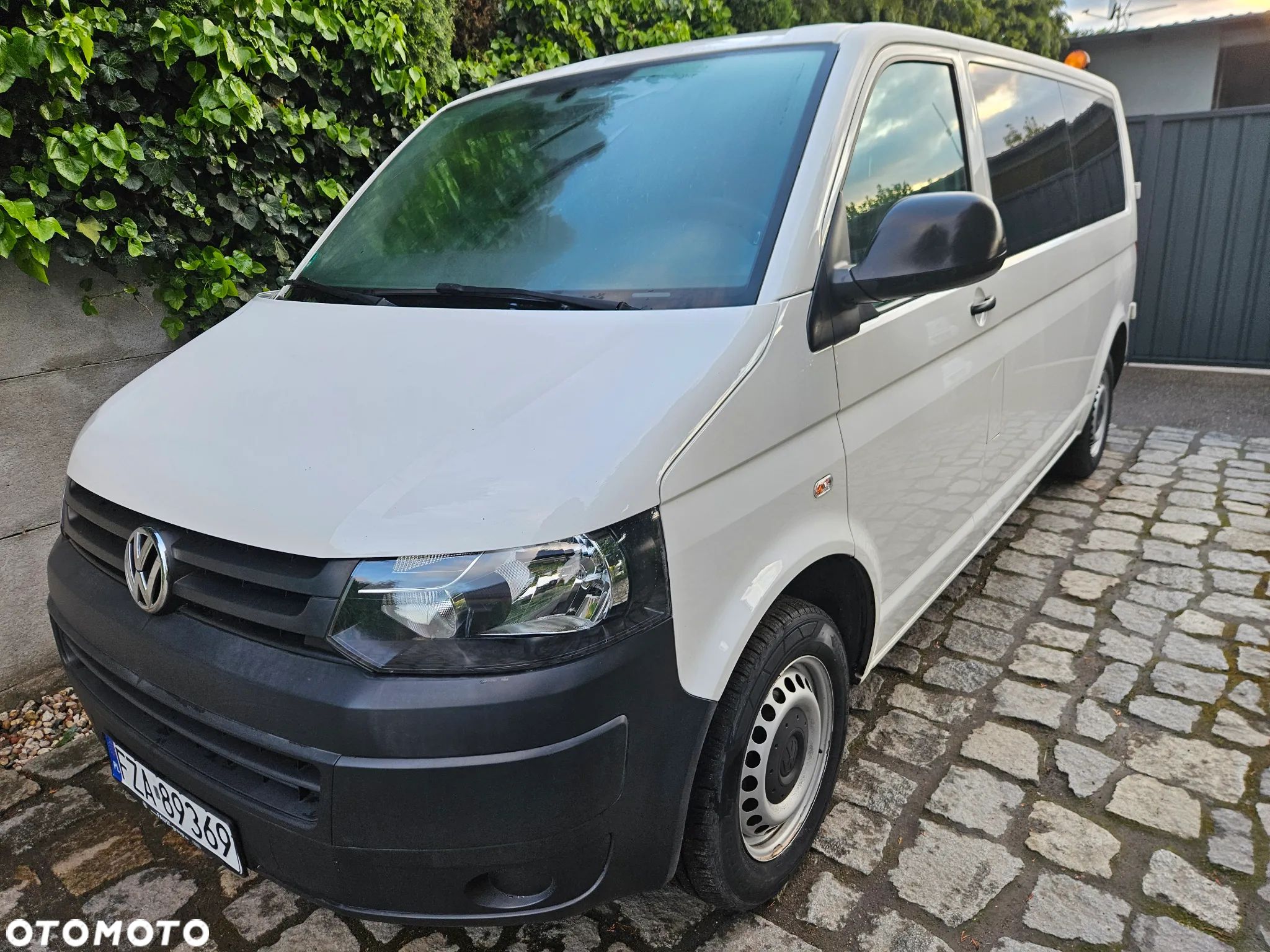 Volkswagen Transporter - 1