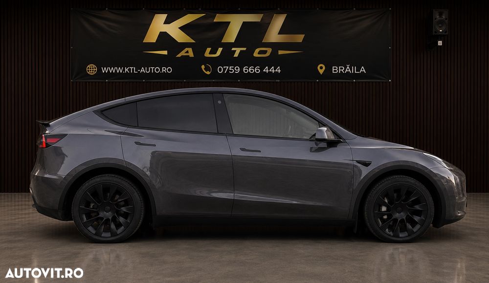 Tesla Model Y Long Range Dual Motor AWD - 10