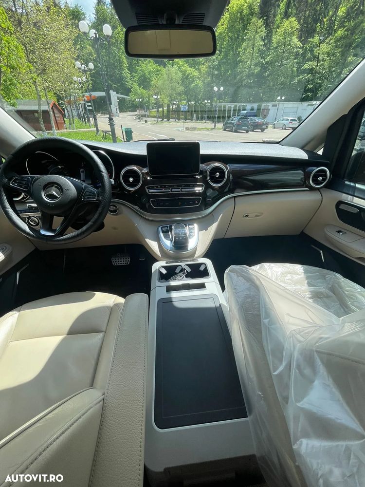 Mercedes-Benz V - 12