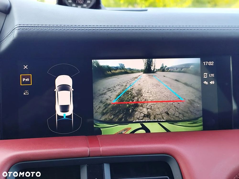 Porsche Taycan Turbo - 32