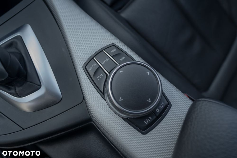 BMW Seria 1 M140i xDrive Shadow sport - 33