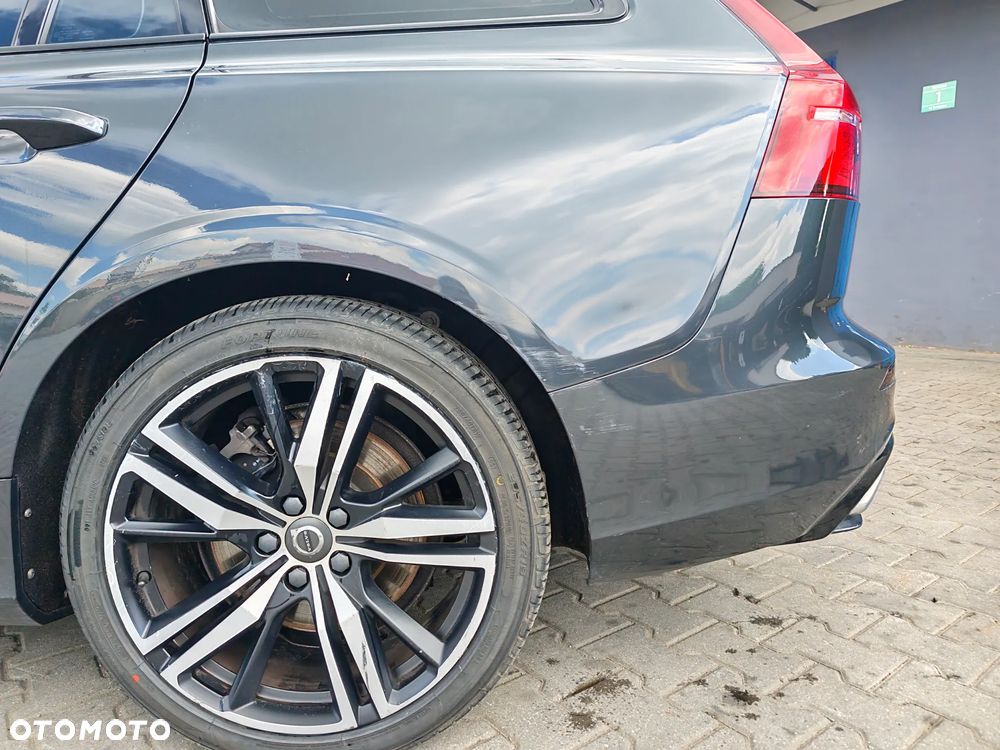 Volvo V60 T8 AWD Plug-In Hybrid R-Design - 38